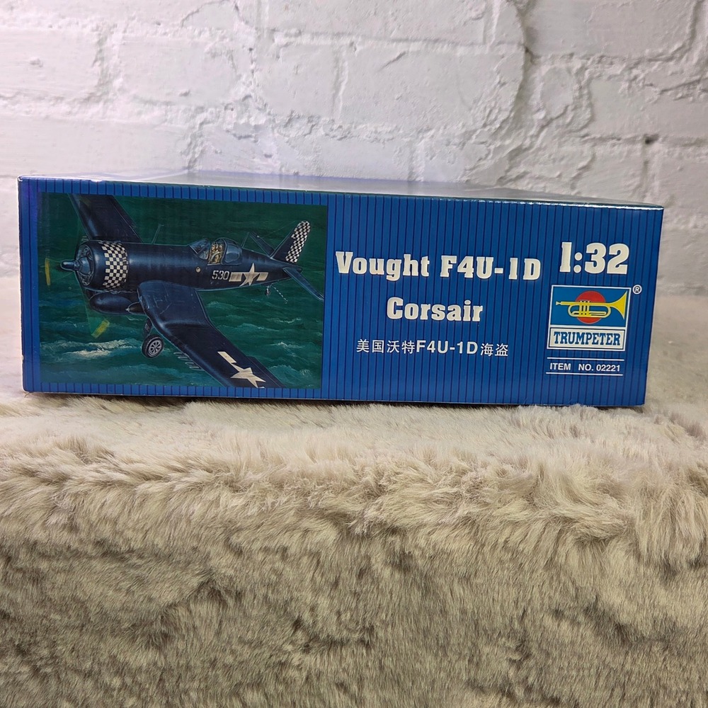 Trumpeter 02221 Vought F4U-1D Corsair 1:32 Scale Model Kit Airplane Open Box - Picture 10 of 15